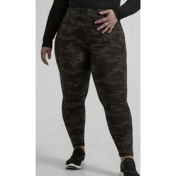 Athleta Pants Womens 3X Rainier Reflective‎ Tight Black Camo Gorpcore $119 - Picture 1 of 3